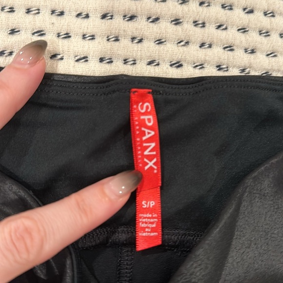 SPANX 🖤 Moto Faux Leather Leggings - Picture 6 of 8